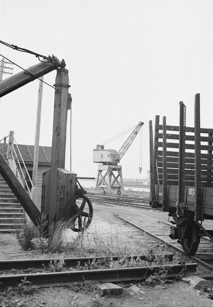 Ein 40-Tonnen-Kran im Hafen von Hanko